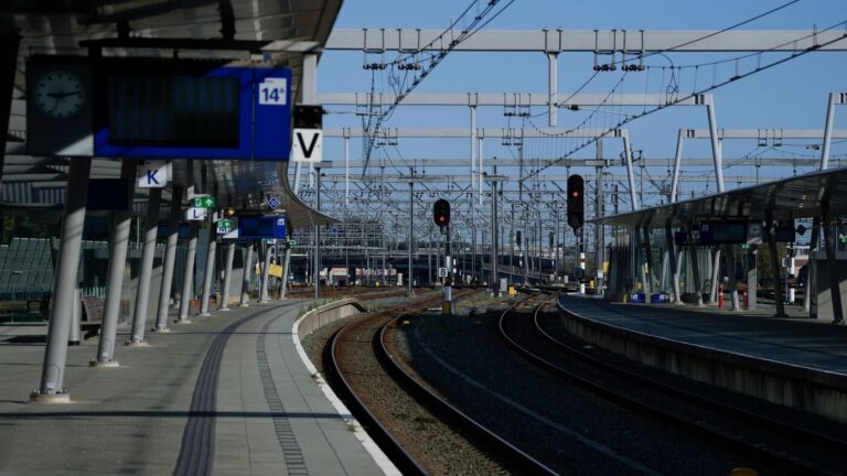 EU Commission reprimands Netherlands for favoring state railway