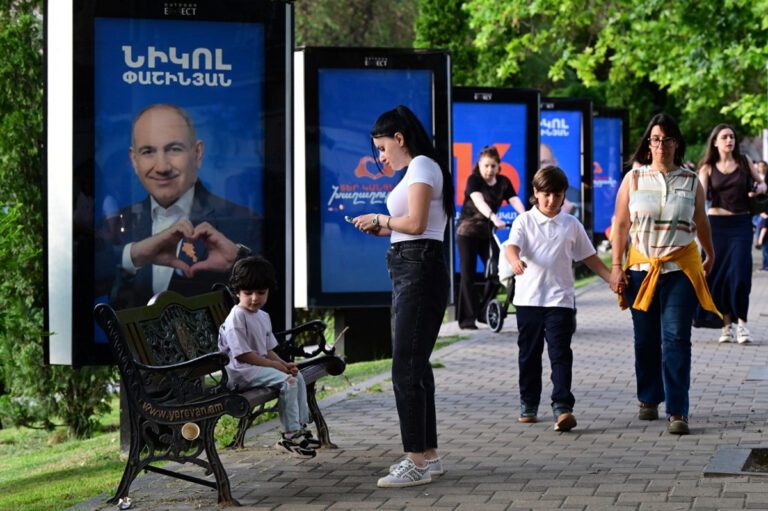 Armenien droht Russland-Rückkehrern mit Militärcamp bei Wahlbestechung