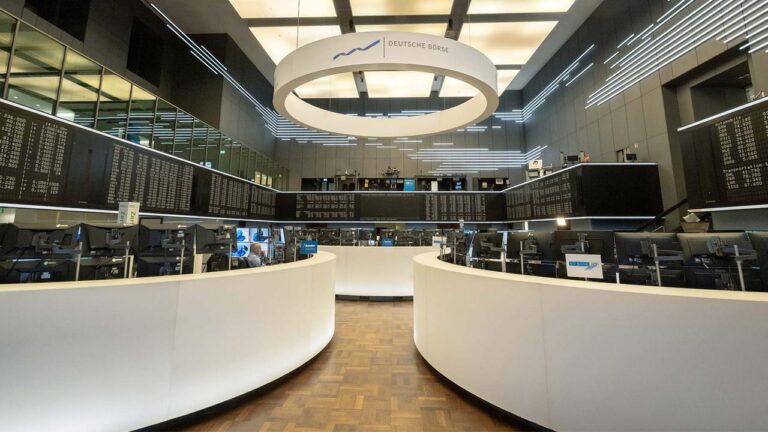 DAX startet schwächer vor US-Inflationsdaten, Micron treibt Asien