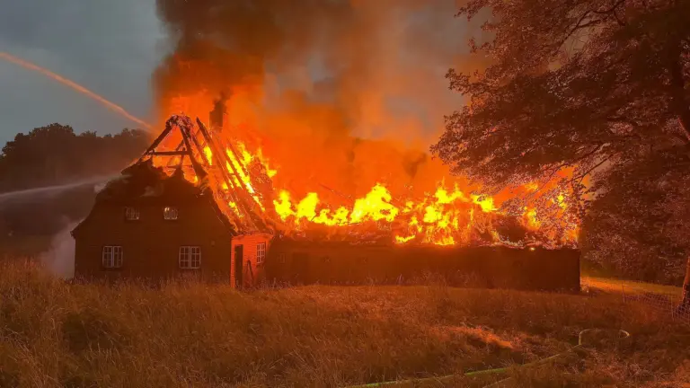 Lightning Strike: 250-Year-Old Thatched House in Molfsee Burns Down