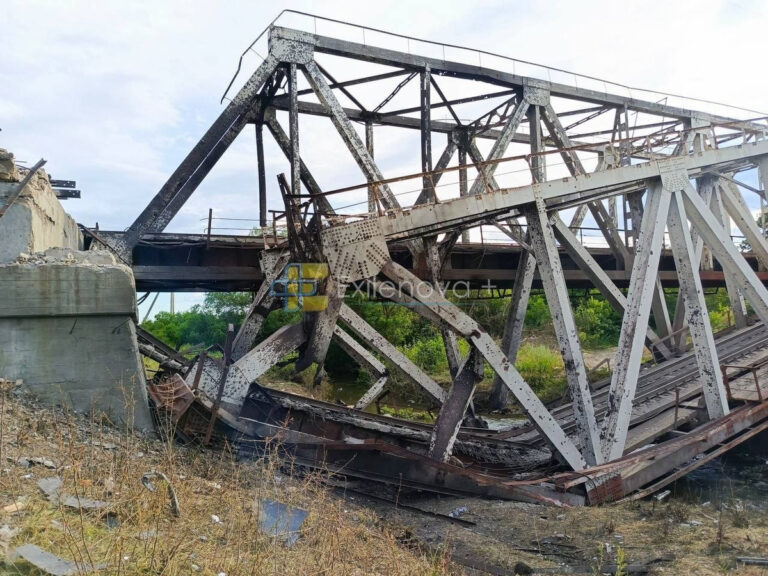 Ukrainische Streitkräfte beschädigen wichtige Eisenbahnbrücke in besetztem Luhansk