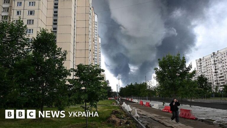 Масована атака дронів на Москву: нафтопереробний завод горить, аеропорти закриті