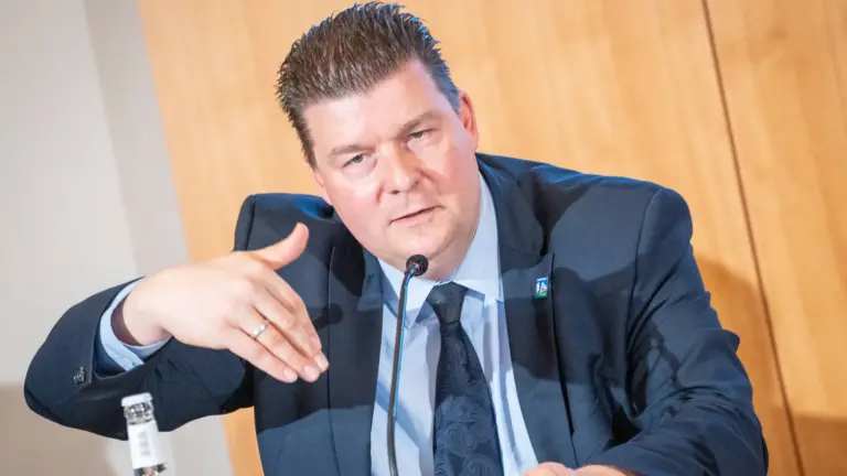 Hamburg: Dressel rechnet mit Stellenkürzungen im öffentlichen Dienst