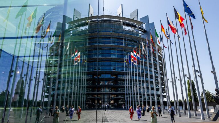 Європарламент схвалив угоду про мита зі США