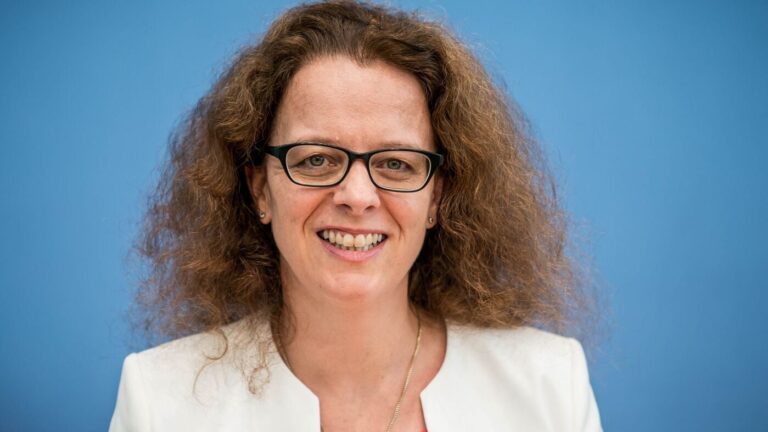 EZB-Direktorin Schnabel stellt weitere Zinserhöhungen in Aussicht