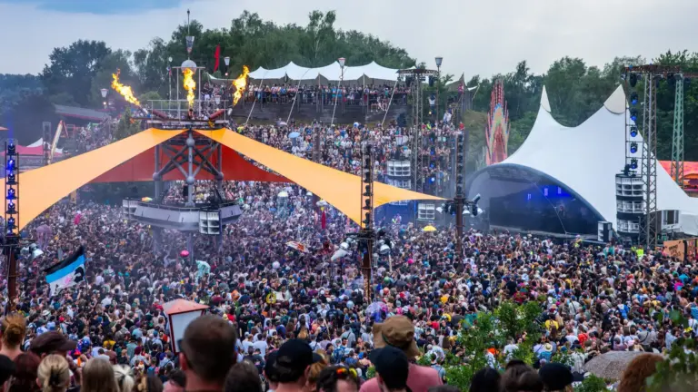 Fusion Festival 2026 startet in Lärz mit Zehntausenden Besuchern