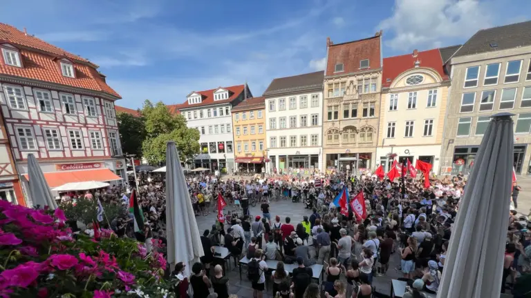 Göttingen: 23-Jähriger lebensgefährlich verletzt – Hunderte bei Demo