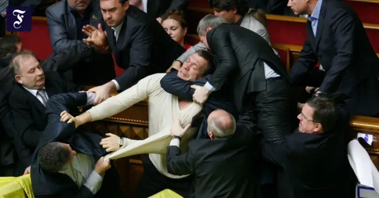 Ukrainer lieben Demokratie, verachten aber Parteien und Parlament