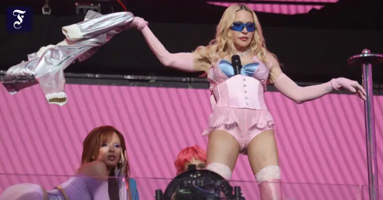 Madonna: „Ich möchte mich nicht länger nackt zeigen, weil sich heute jeder nackt zeigt“