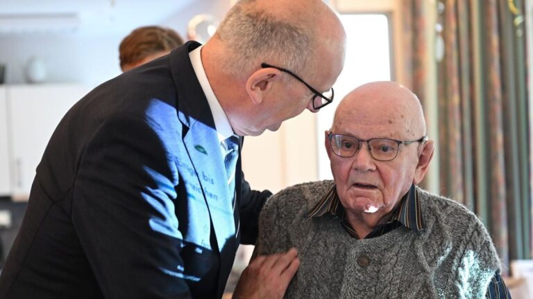 Woidke testet KI für Pflegedokumentation