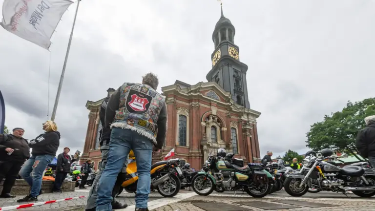 Motorradgottesdienst in Hamburg: Biker fordern mehr Respekt