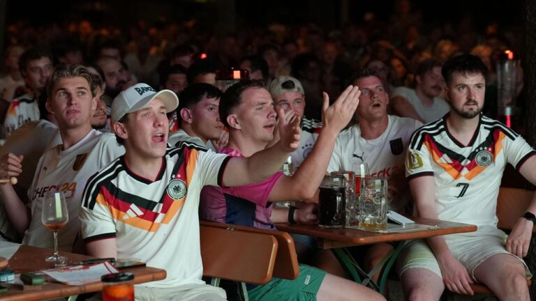 WM-Sechzehntelfinale: Fans hoffen auf Wende gegen Paraguay