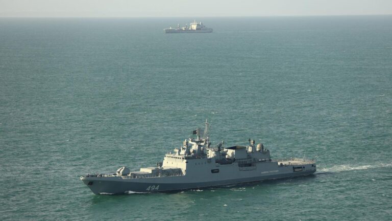 Російський військовий корабель відкрив попереджувальний вогонь по британській яхті в Ла-Манші