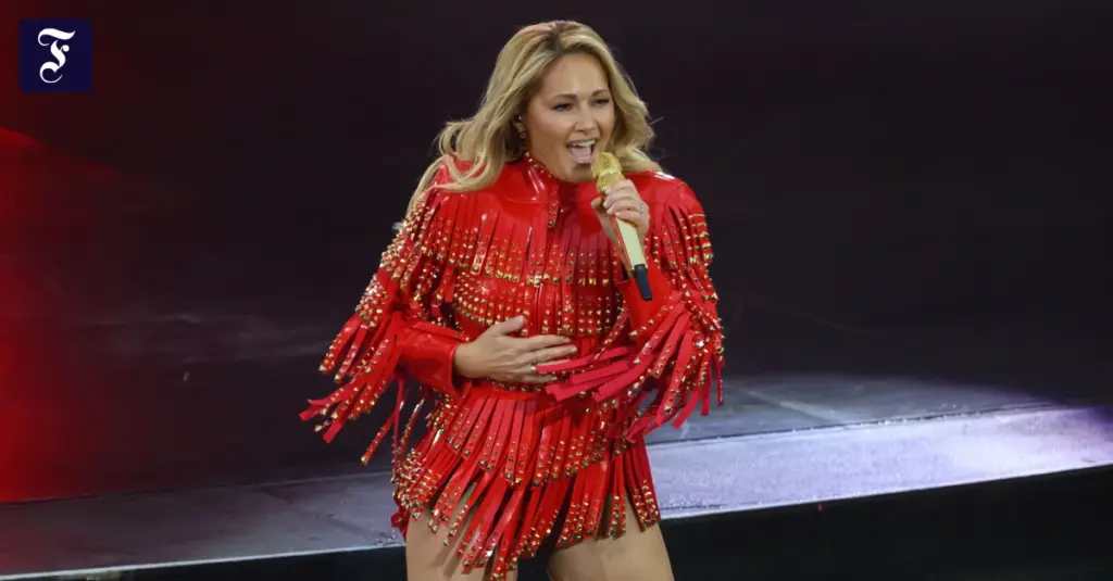 Helene Fischer in Frankfurt: Heat Delays Entry, Water Nearly Banned