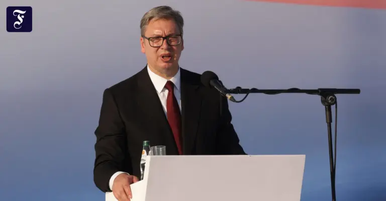 Президент Сербії Вучич оголосив про відставку та дострокові вибори