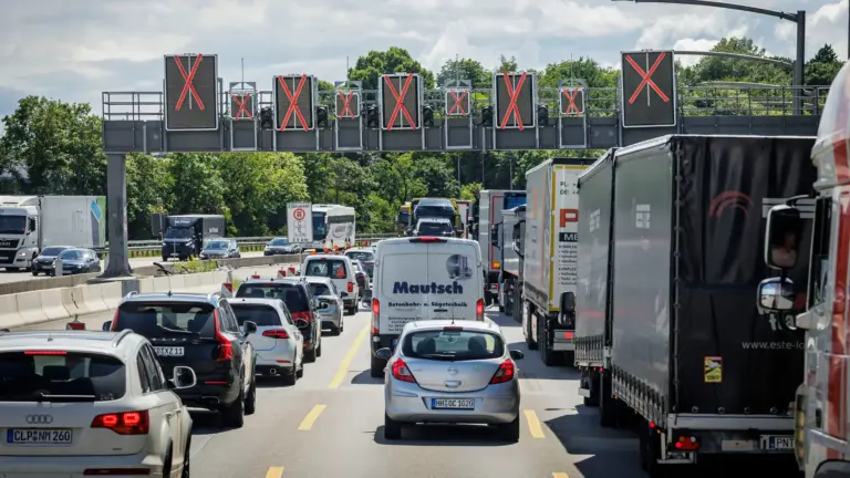 A7 in Hamburg: Elbtunnel and Köhlbrandbrücke Closed Over Weekend