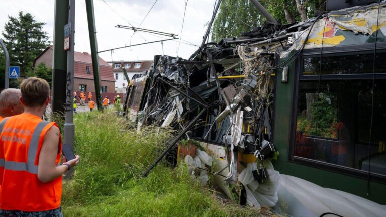 Berlin: Straßenbahn entgleist – 20 Verletzte in Hohenschönhausen