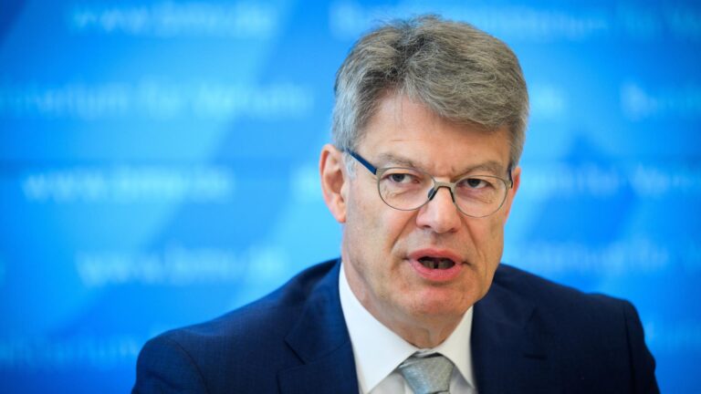 Шнідер відкинув критику закону про інфраструктуру