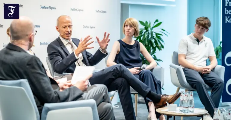Debate on Social Media Age Limits: Bans Alone Are Not Enough