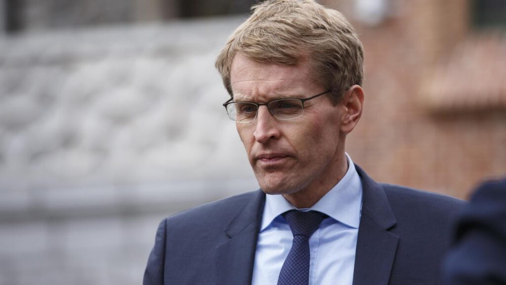 Daniel Günther Calls for Resignation of Left Party Co-Chair Pantisano