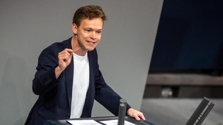 Young Greens Reject Retirement at 70, Call for Stabilizing Statutory Pension
