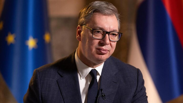 Президент Сербії Вучич оголосив про відставку та дострокові вибори