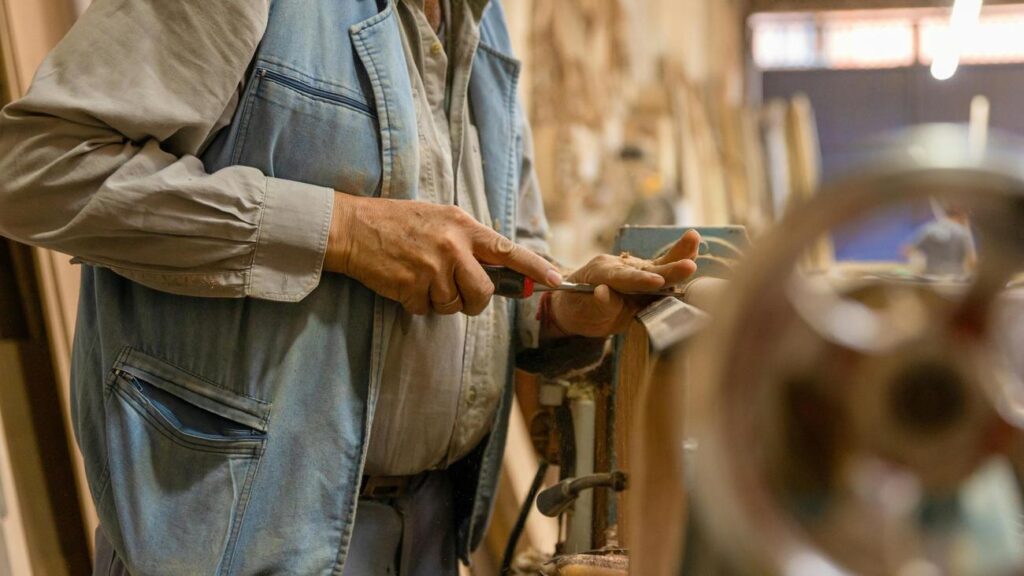 Pension Commission Proposes Raising Retirement Age and Introducing Funded Pensions