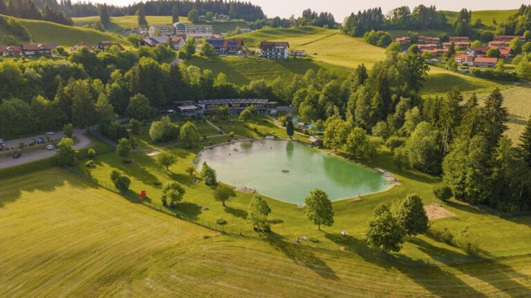 Naturbad Untere Au: Ein beliebtes Ziel für Sonnenanbeter und Wassersportler