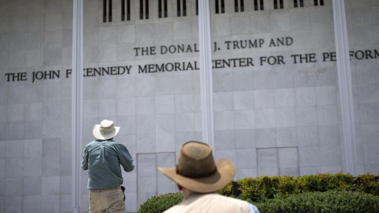 Kennedy Center entfernt Trumps Namen nach Gerichtsurteil