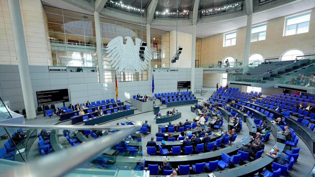 Ein Drittel der Bundestagsabgeordneten bezieht Nebeneinkünfte