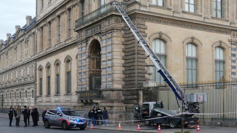 Louvre-Diebstahl: Ermittler entdecken Bilder auf Handys von Verdächtigen