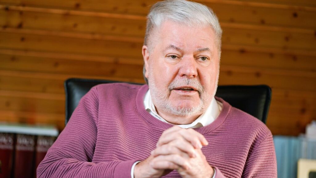 Kurt Beck warns of dangers to democracy in Germany
