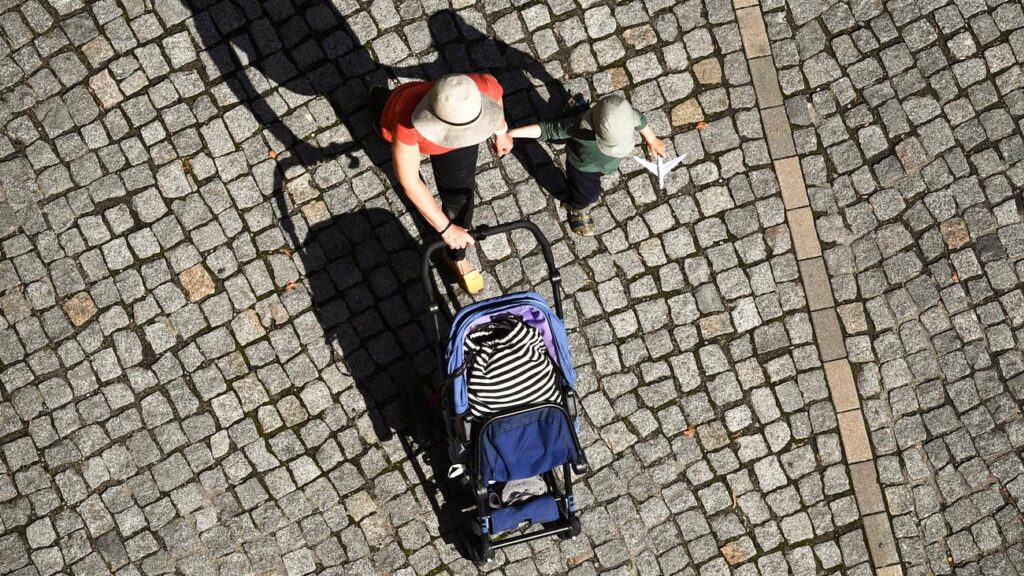Ifo-Institut schlägt Kürzungen bei Elterngeld und Mütterrente vor