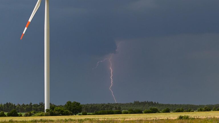 Hitze und Gewitter: DWD warnt vor Unwettern in Deutschland