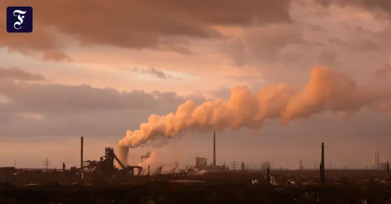 EU Emissions Trading: Industry Splits in Dispute Over CO₂ Costs