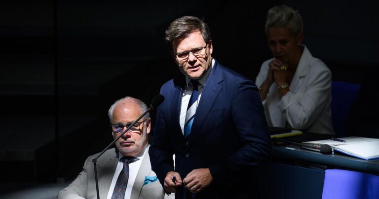 Schneider wirft Reiche Bruch von Absprachen vor