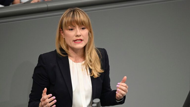 Linke fordert Aufnahme von Migranten aus Ceuta in Deutschland