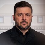 Зеленський попередив про новий масований удар Росії та терміново повертається в Україну