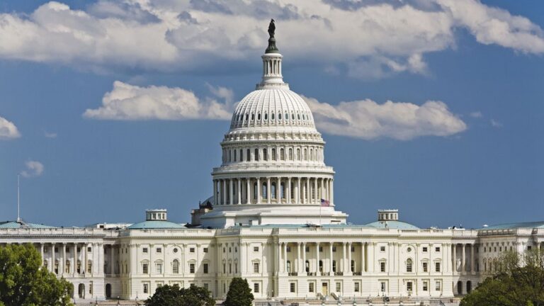 Закон про санкції США проти Росії: маневр Трампа зростає