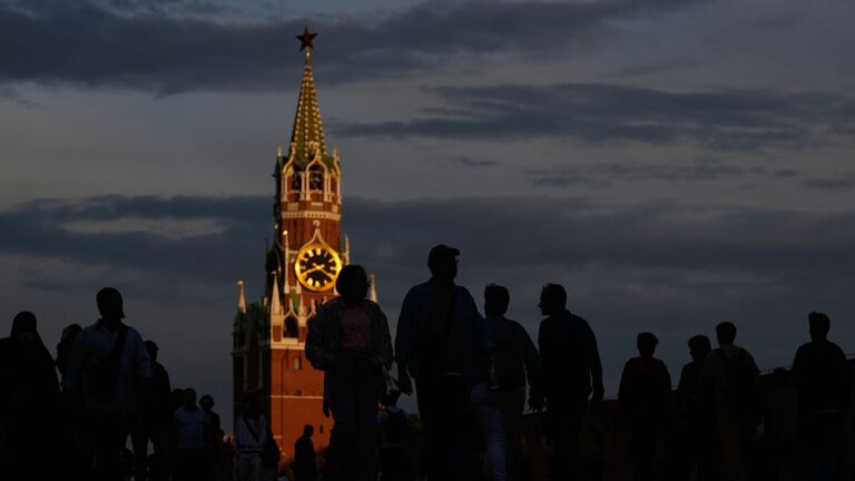 Москва повідомляє про масовану атаку дронів: понад 400 безпілотників