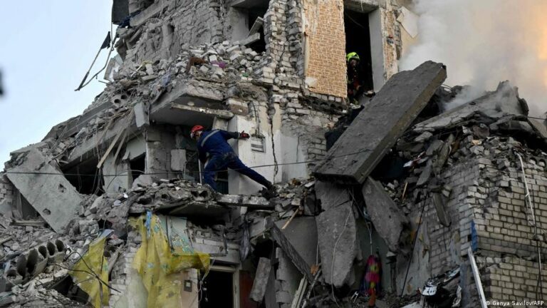 Russland greift Kyiv an: mindestens 21 Tote bei massivem Angriff