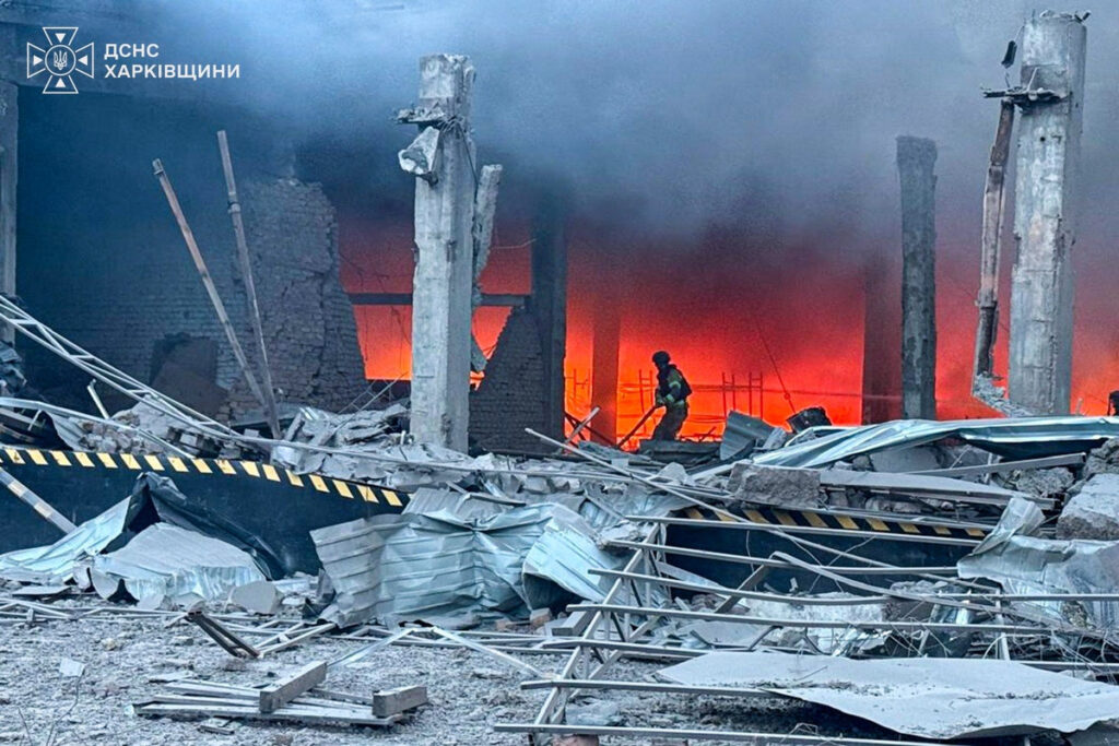 Російські бомби знищили термінал Нової Пошти в Ізюмі – 150 000 без світла в Чернігові