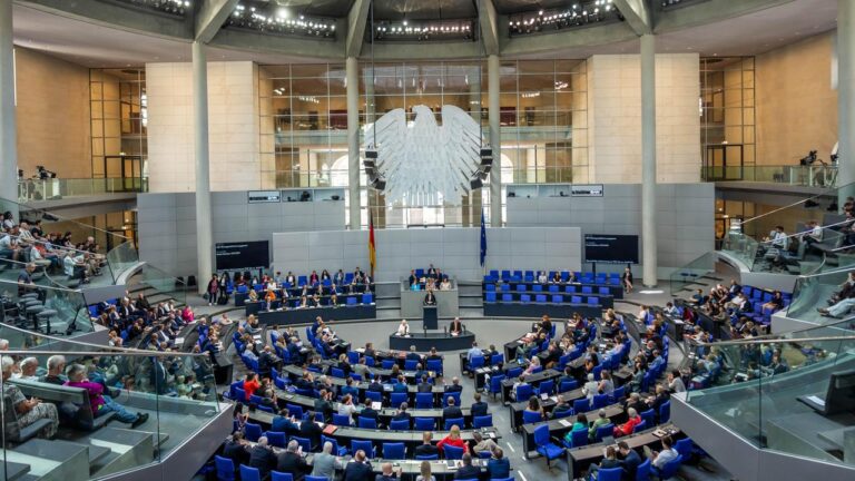 Bundestag і Bundesrat: реформа кас обов’язкового медичного страхування, скасування закону про опалення, відповідальність за електросамокати