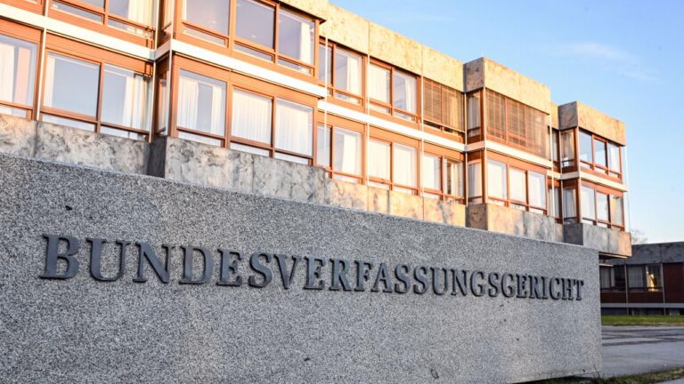Health Reform: Karlsruhe Rejects Emergency Motions