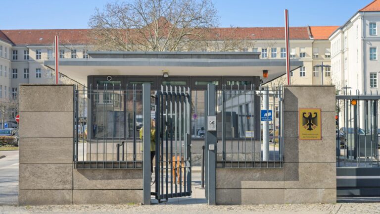 Kabinett tagt im Verteidigungsministerium – Reservisten sollen wieder üben