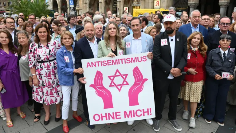 Munich City Hall: A Stand Against Antisemitism – Two Factions Excluded