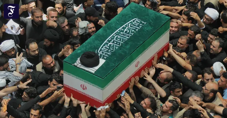 Khameneis Leichnam im Irak: Machtdemonstration über den Tod hinaus