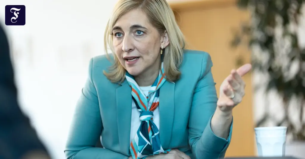 Варкен захищаій закон про економію: фінансову діру закрито