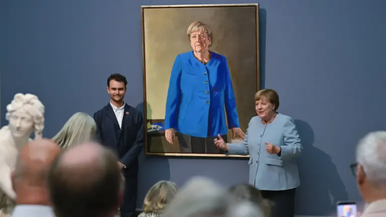 Merkel-Porträt im Bode-Museum enthüllt