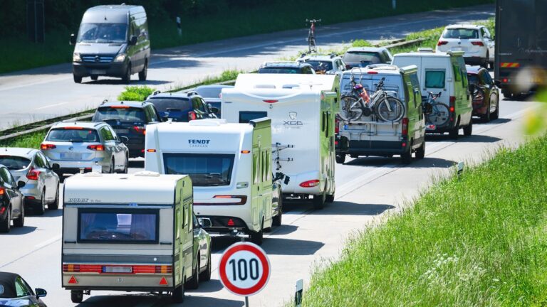 Erste Sommerreisewelle erwartet: Staugefahr auf vielen Autobahnen